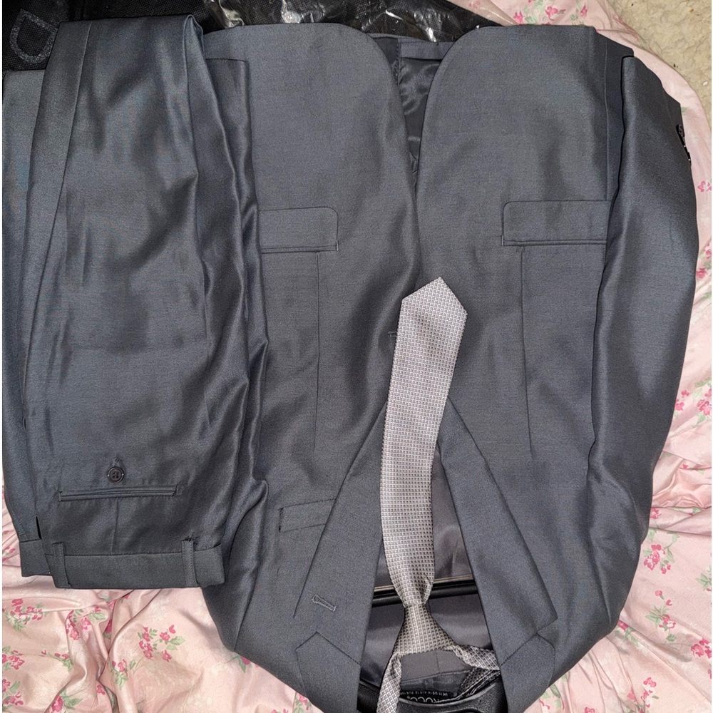 Itlalian Suit 5 piece(new) size 14